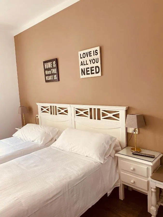 Hotel Carbonell Llança 2*,