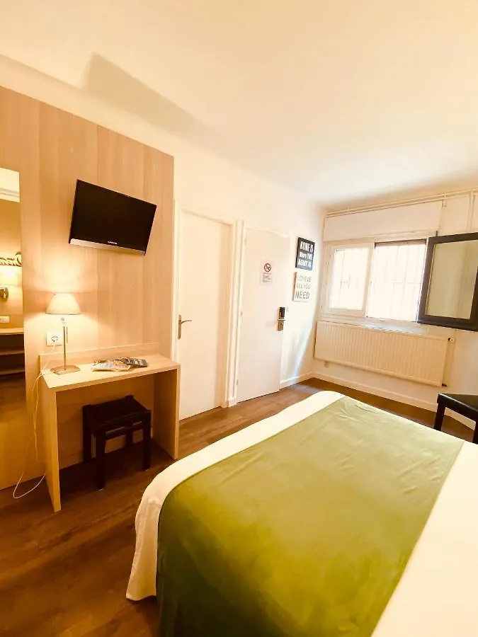 **  Hotel Carbonell Llanca Spain