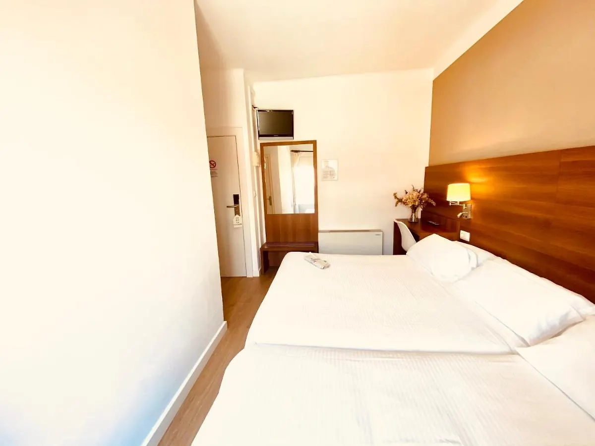 Hotel Carbonell Llanca